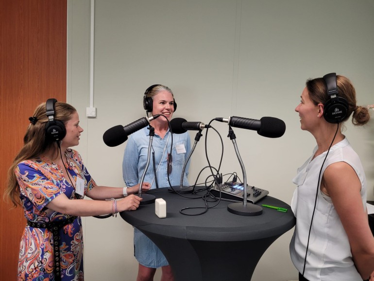 vrijwilligers Carola en Marye