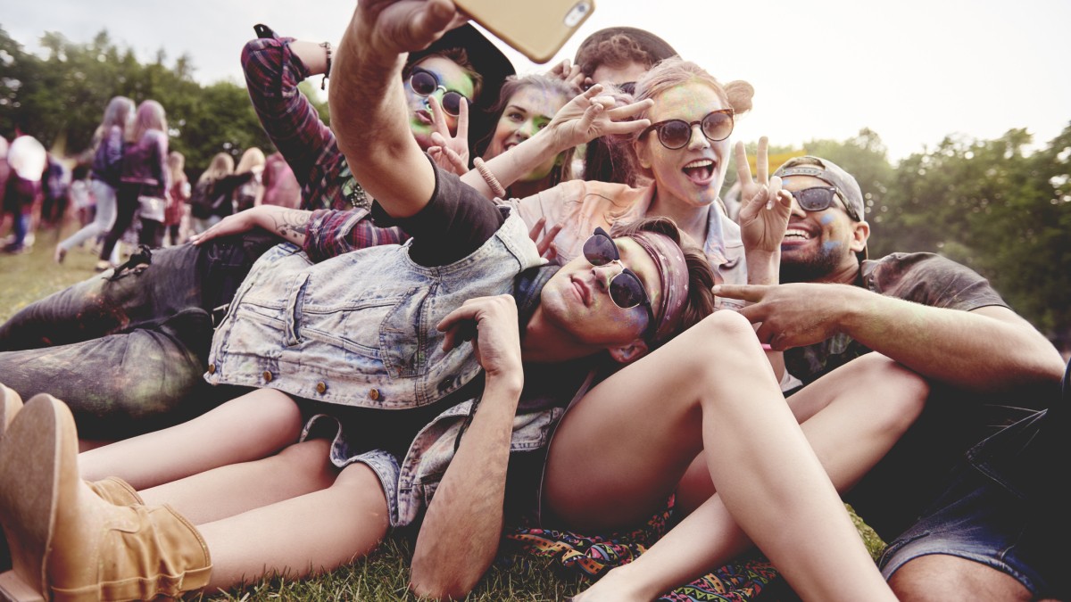 Hoe bereid ik me voor op een koningsdagfestival? - Festival Fans
