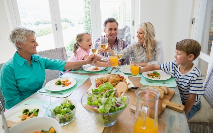 Samen aan tafel.jpg